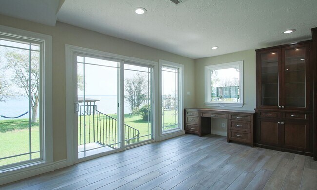Building Photo - 14535 Diamondhead N