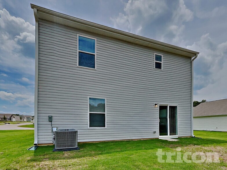 Building Photo - 14 Ivy Bank Dr