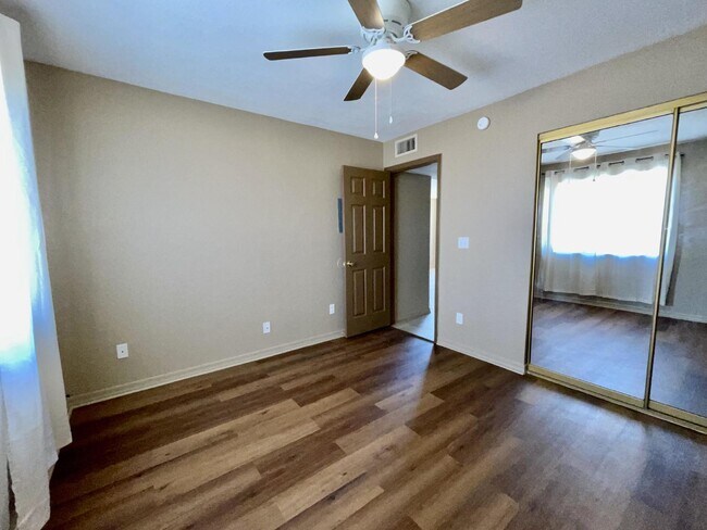 Building Photo - 2 bed 1 bath ground floor $1300 rent BHCRE...