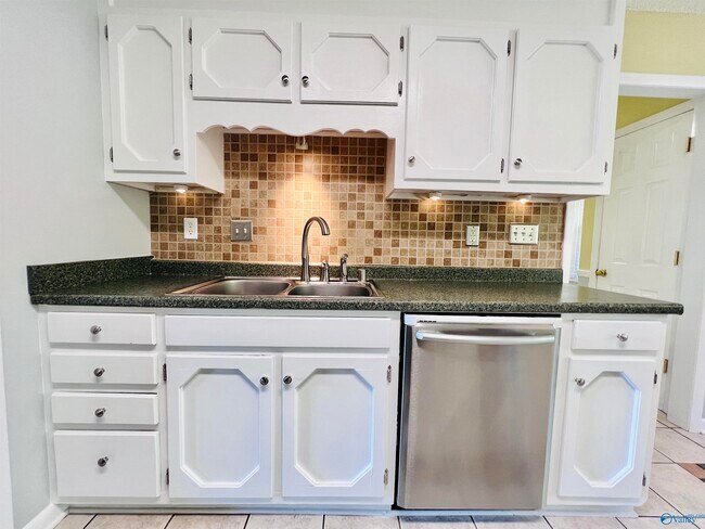 Building Photo - 116 Bibb Dr