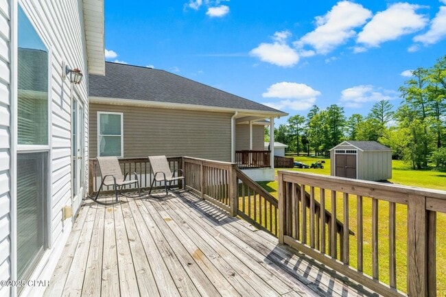 Building Photo - 4 bed 2.5 bath with Garage
