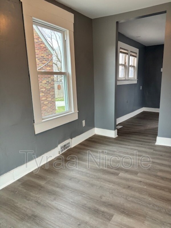 Building Photo - 14461 Lappin St