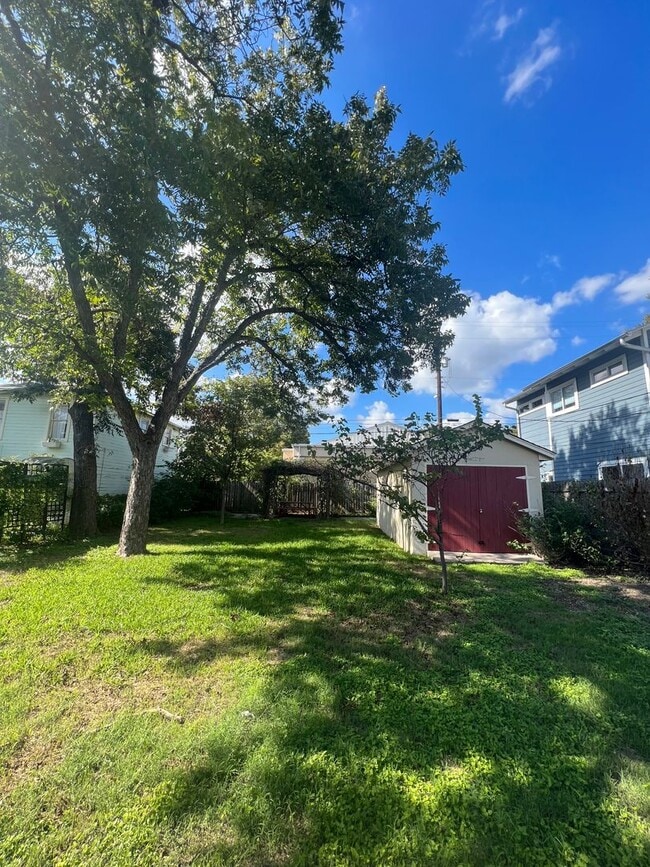 Building Photo - Two Bedroom Remodel in Rosedale Neighborhood