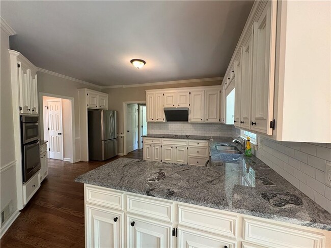 Building Photo - 10575 Aviary Dr