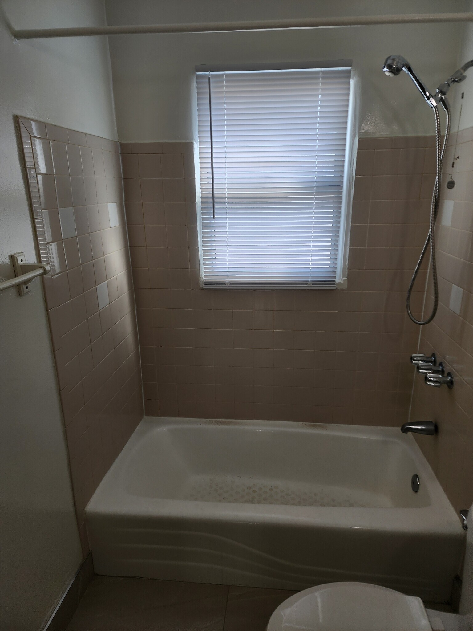 Building Photo - 3526 Farmdale Ave