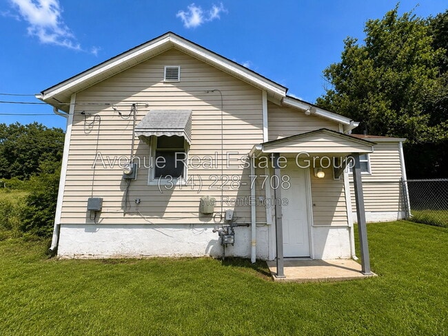 Building Photo - 8011 Ellerton Ave
