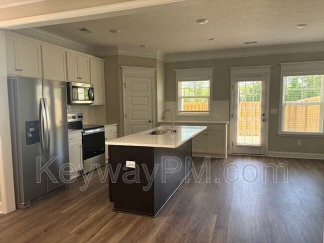 Building Photo - 2044 Denmark Ave SE