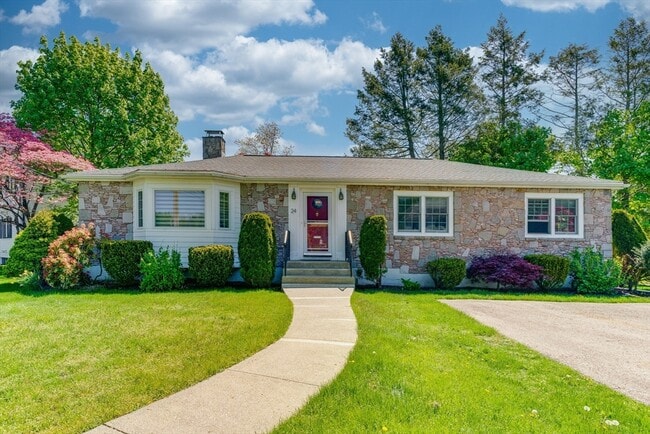 Primary Photo - 24 Great Meadow Rd