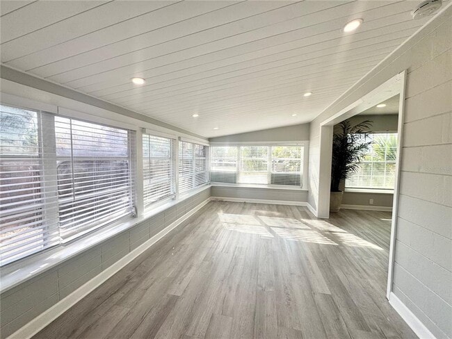 Building Photo - 3913 S Shade Ave