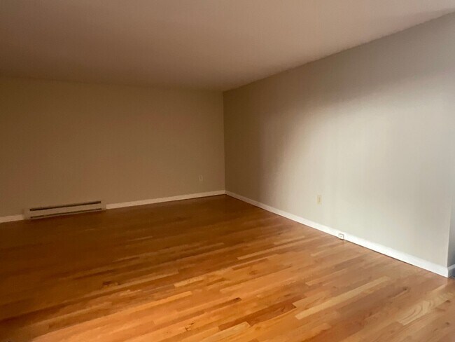 Building Photo - Peppermill Village 2 bedroom