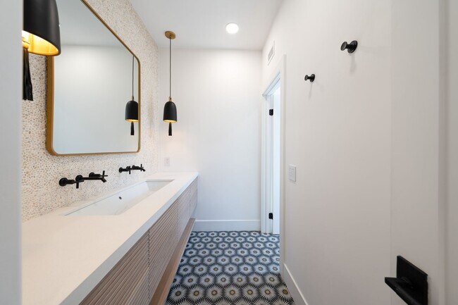 Building Photo - 1620 Arch Bay Dr