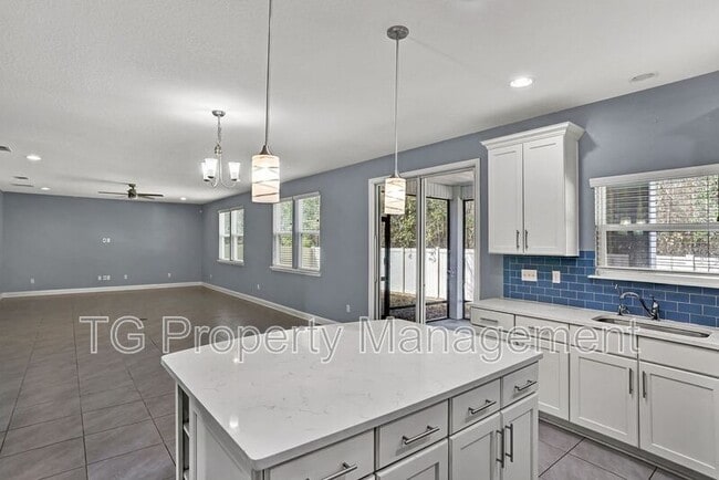 Building Photo - 12436 Jovana Rd