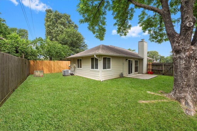 Building Photo - 9335 Crescent Moon Dr