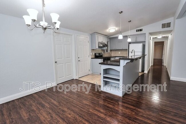 Building Photo - 2000 Belcot Rd