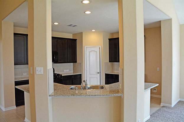 Building Photo - 2419 Doral Dr