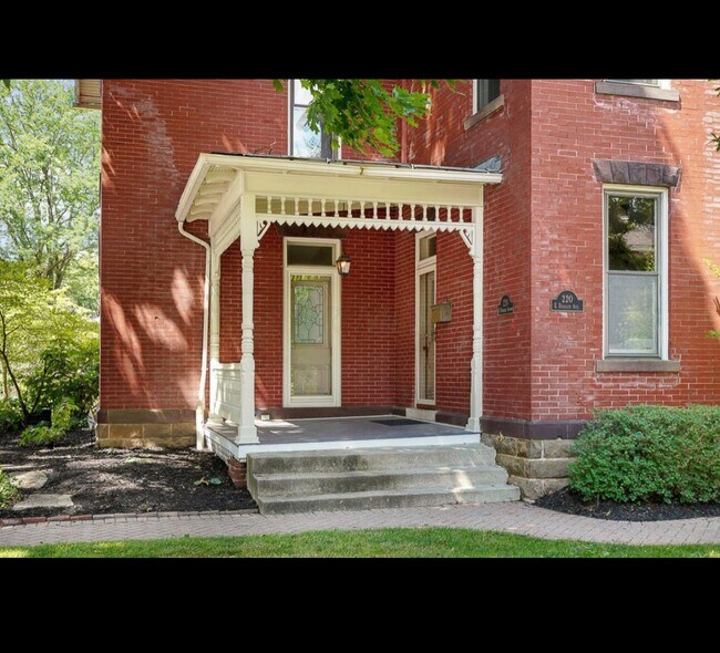 Building Photo - 220 E Deshler Ave