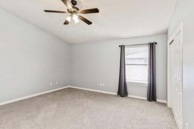 Building Photo - Exquisitely Renovated End Unit Townhome Ju...