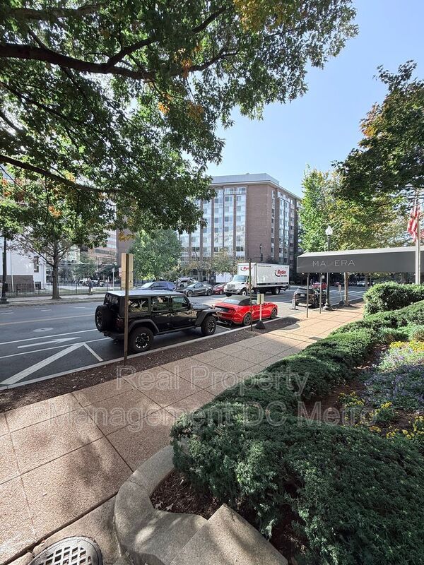 Building Photo - 1316 New Hampshire Ave NW