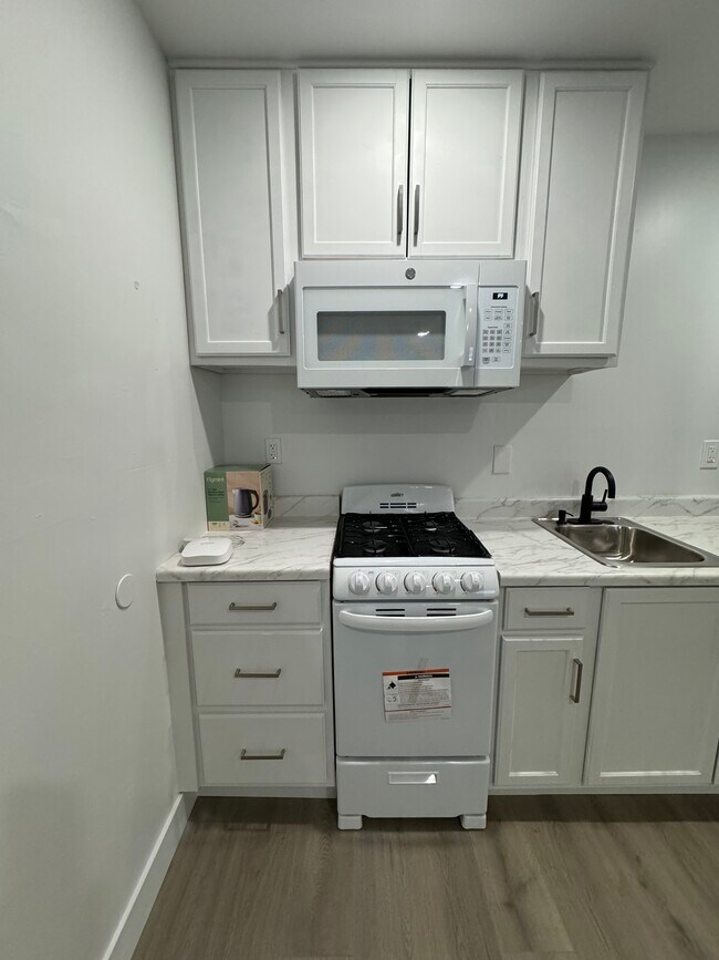 Building Photo - 13477 La Mesa Dr