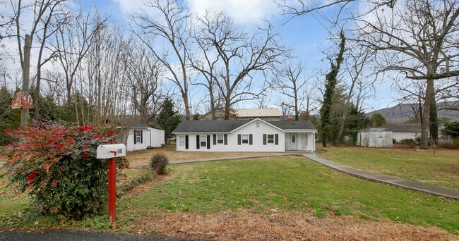 Building Photo - 40 Case Cir