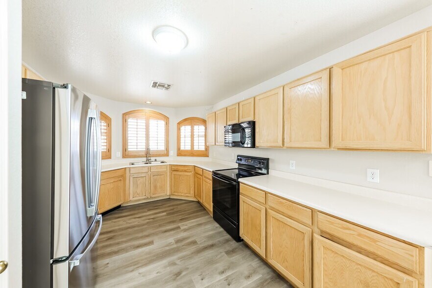 Building Photo - 9631 W Clara Ln