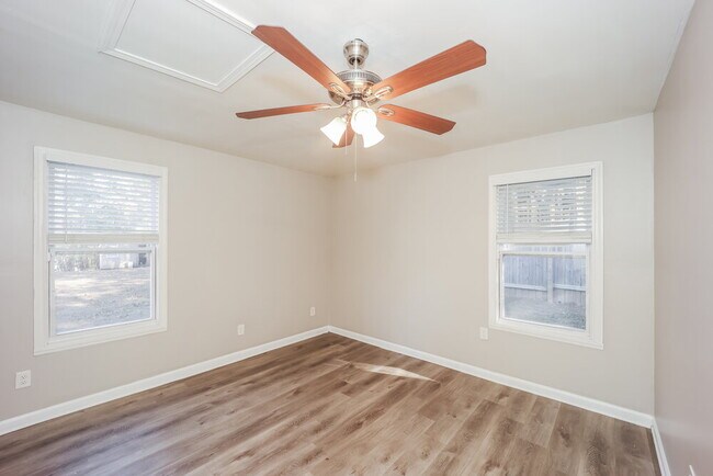 Building Photo - 5380 Forest Downs Cir