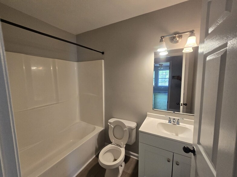 Building Photo - 615 5th Ave E