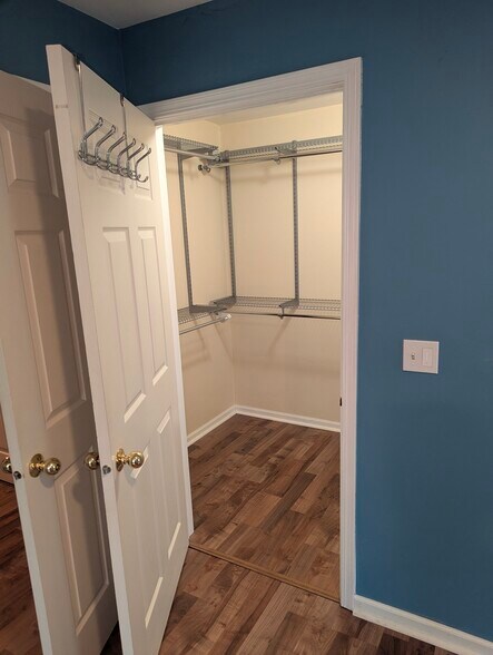 Building Photo - 335 Buckingham Cir