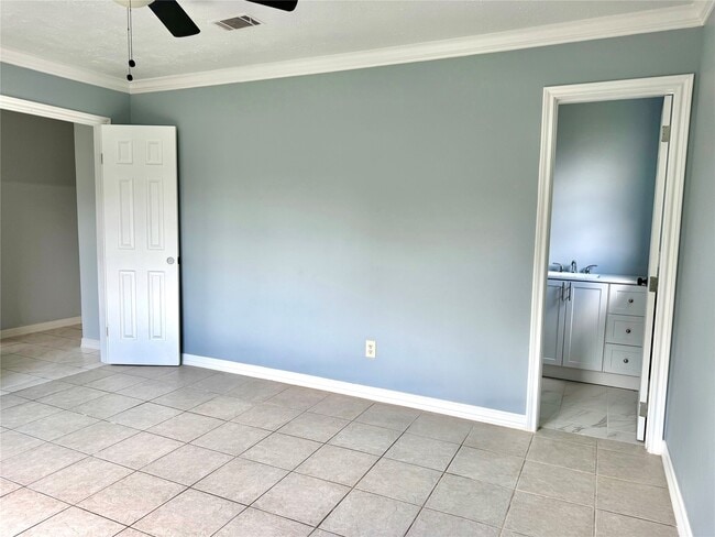 Building Photo - 718 Blue Rock Ct