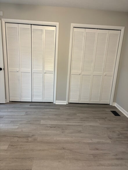 Building Photo - 1252 N Forest Dr