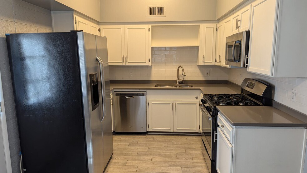 Building Photo - 6524 N 12th Pl