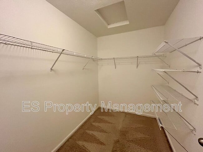 Building Photo - 5363 Shamus Dr