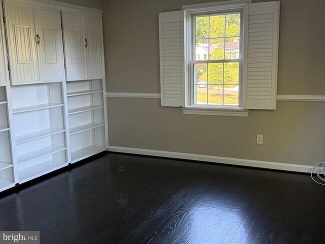 Building Photo - 7301 Pinehurst Pkwy