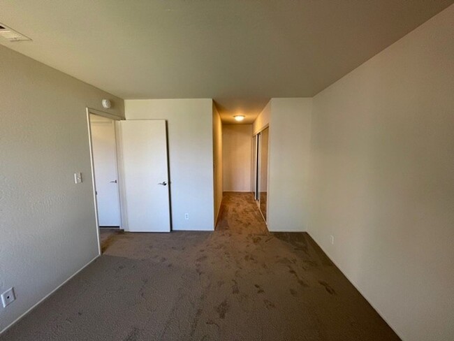 Building Photo - Pleasant Hill 2 bedroom 2 bath condo w/fre...