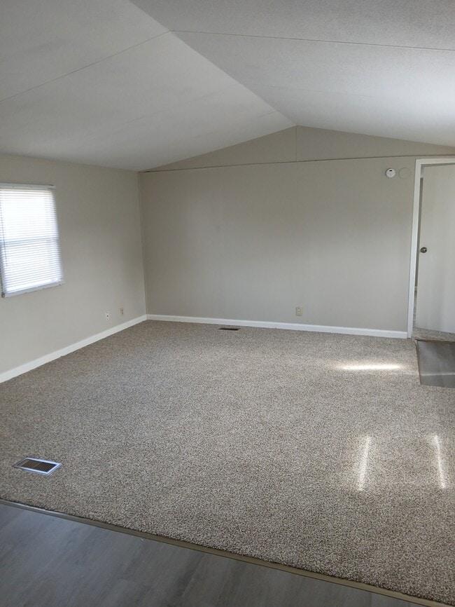 Building Photo - Mobile Home For Sale