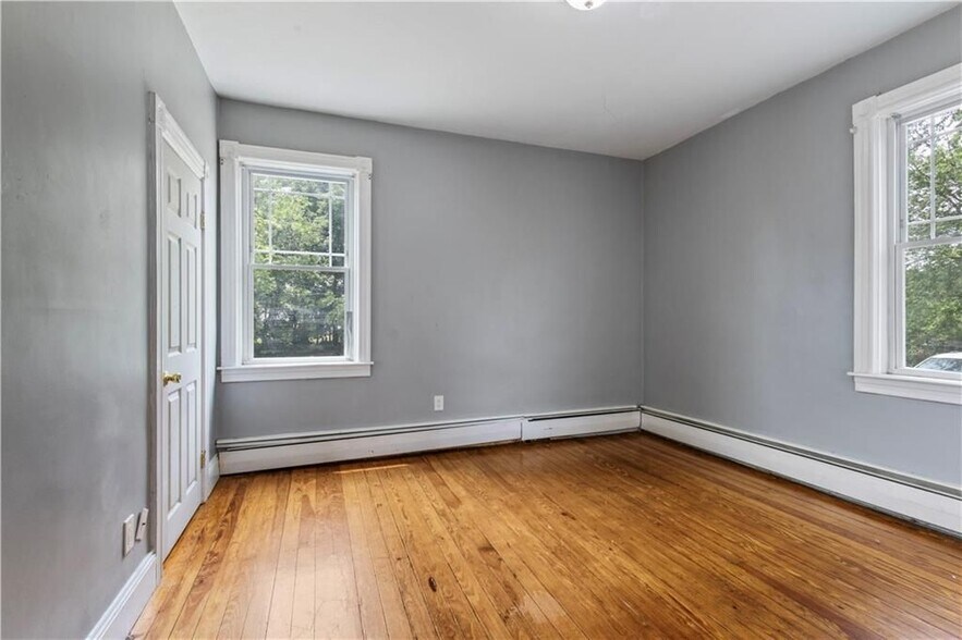 Building Photo - 11 Roosevelt St