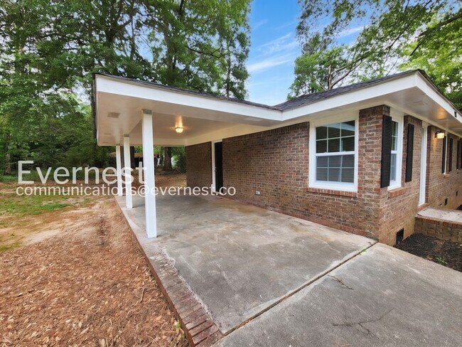 Building Photo - 908 Hickory Dr