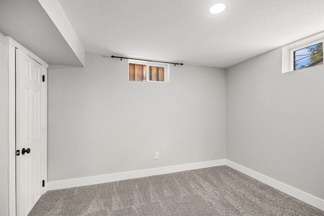 Building Photo - Newly Remodeled 4Bed/2Bath Denver Home
