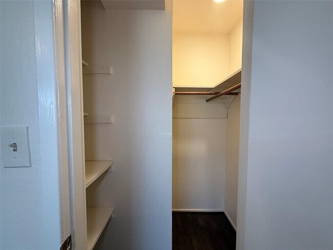 Building Photo - 1530 Heights Blvd