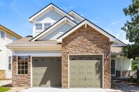 Building Photo - 1711 Red Poppy Dr