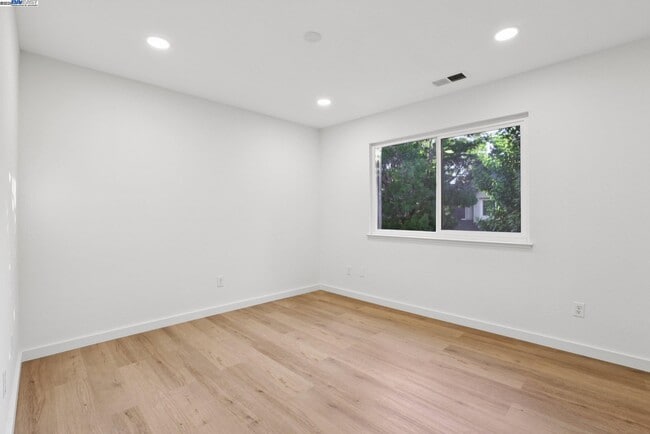 Building Photo - 2039 Alexander Ct