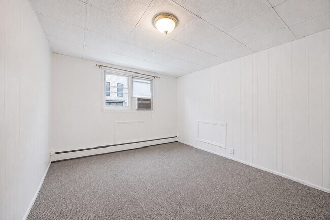 Building Photo - 603 Adams St