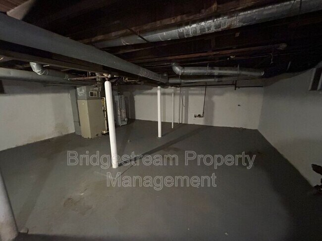 Building Photo - 51 S Sperling Ave