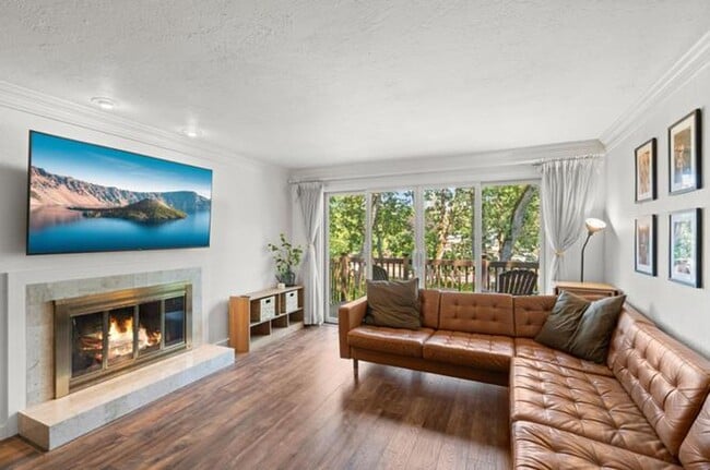 Building Photo - Lovely 3-bedroom home, Inground pool and l...