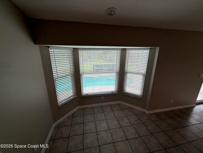 Building Photo - 563 Summers Creek Dr