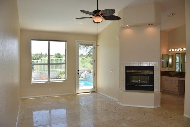 Building Photo - Gorgeous 4 bedroom single story home with ...