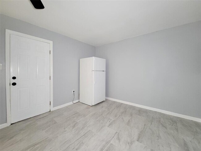 Building Photo - 5103 Karu Dr