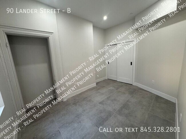 Building Photo - 90 Lander St