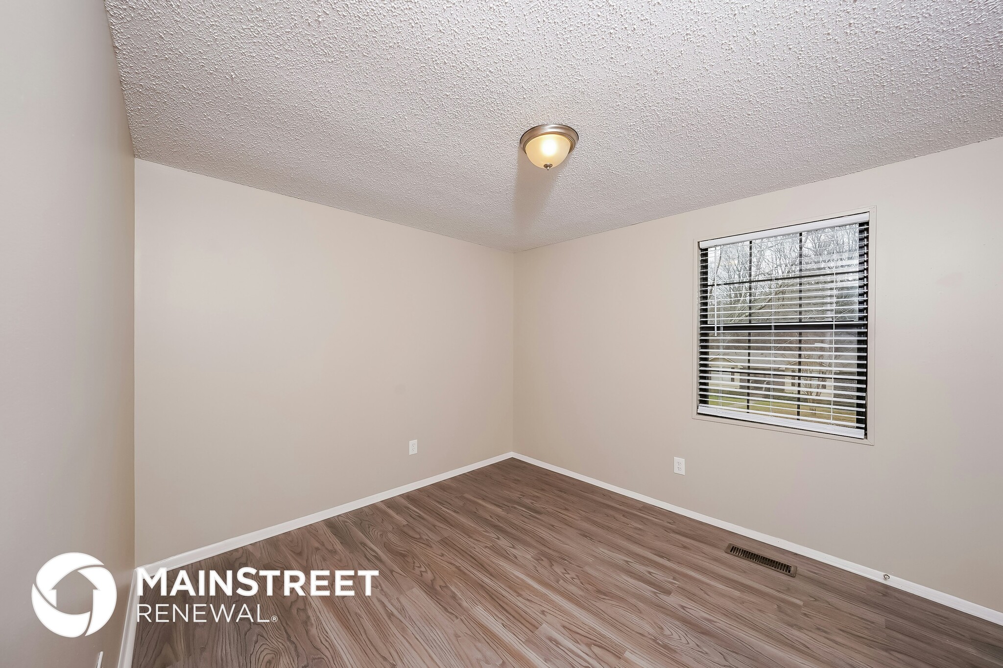 Building Photo - 5057 Oak Leaf Cir