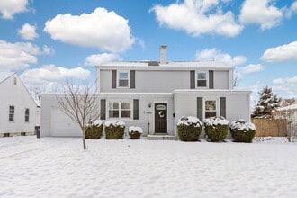 Building Photo - 2063 Inchcliff Rd